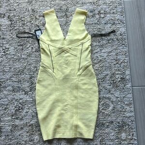 New w/tags Marciano soft yellow dress size M